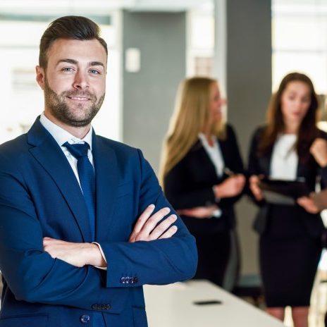 Agent immobilier Couple vendant un bien immobilier